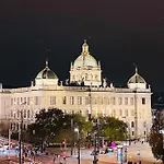 Royal Historical Apartment In Prague Center