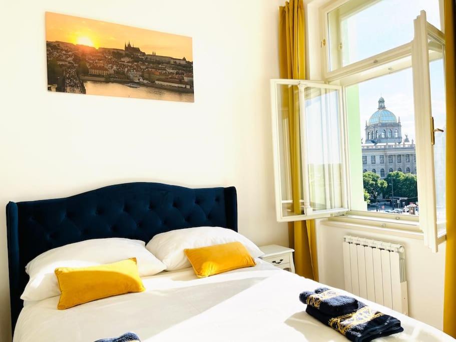 Royal Historical In Center Apartment Prague