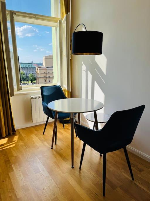 Royal Historical In Center Apartment Prague